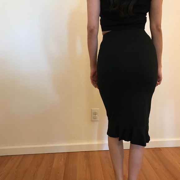 🆕 Penelope Black Ruffle Midi Skirt - Picture 7 of 8